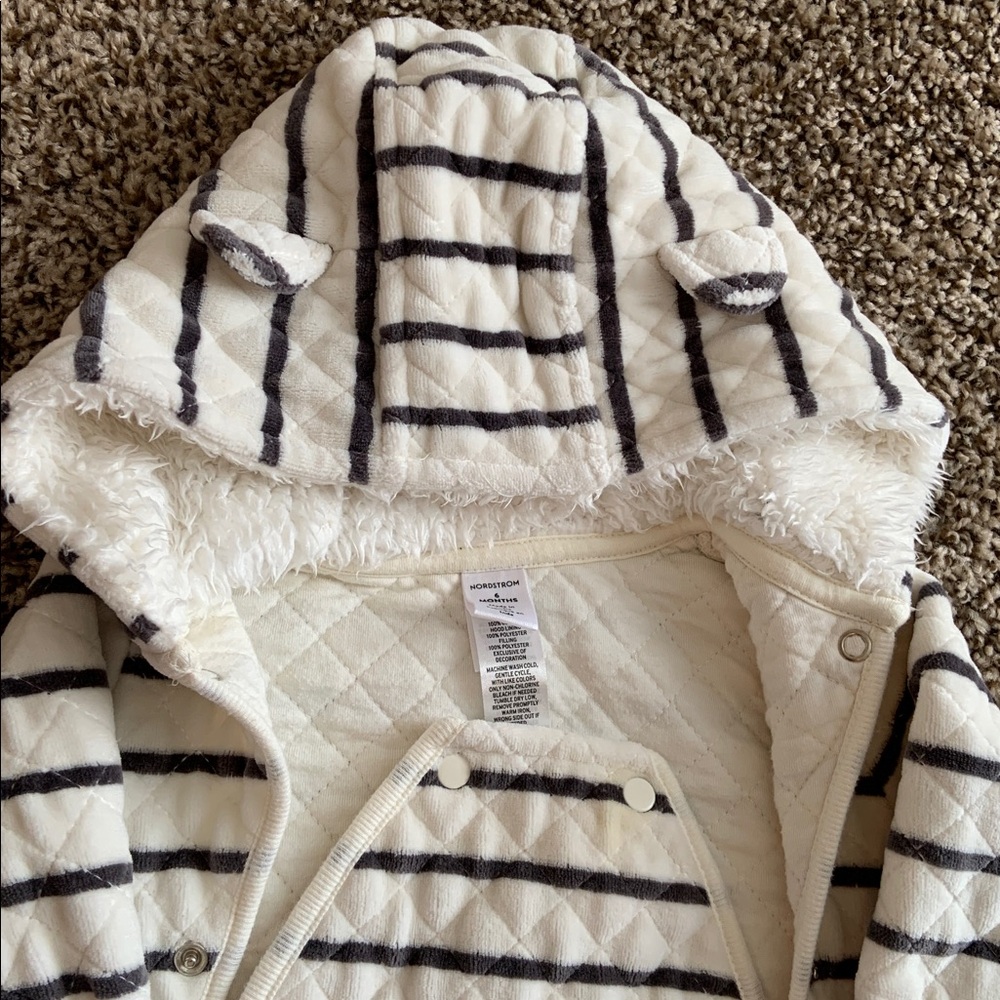 Baby  suit in Cream - Picture 3 of 10